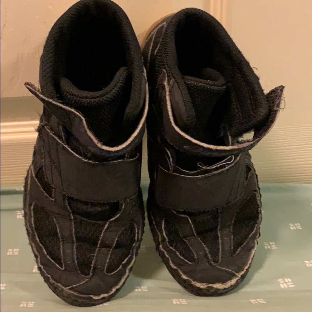 Wrestling shoes